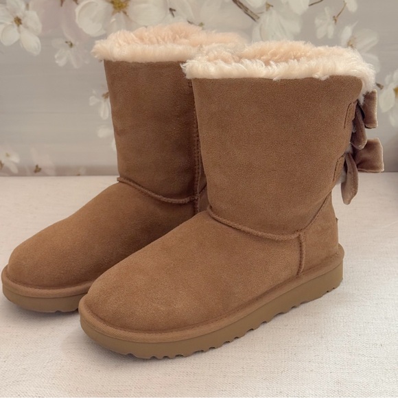 Women UGG Bailey Bow Velvet Ribbon Faux Fur Lined Boot 💕💕
Non smoking/ no pets - Picture 4 of 8